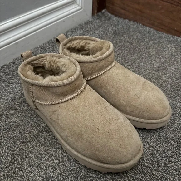 Mini Uggs - Picture 2 of 3